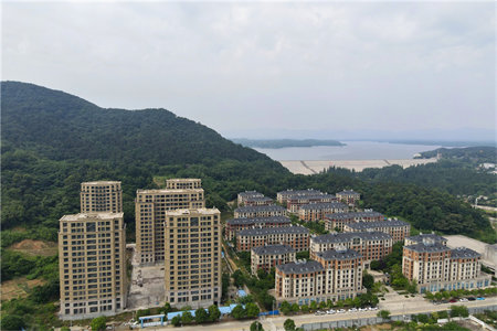 中天花园3室2厅2卫150/23附房/车位七楼108万